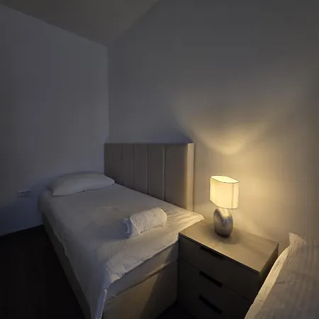 365 Park, Wallbox, Free Parking * Piest'any