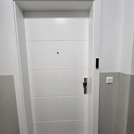 365 Park, Wallbox, Free Parking * Piest'any